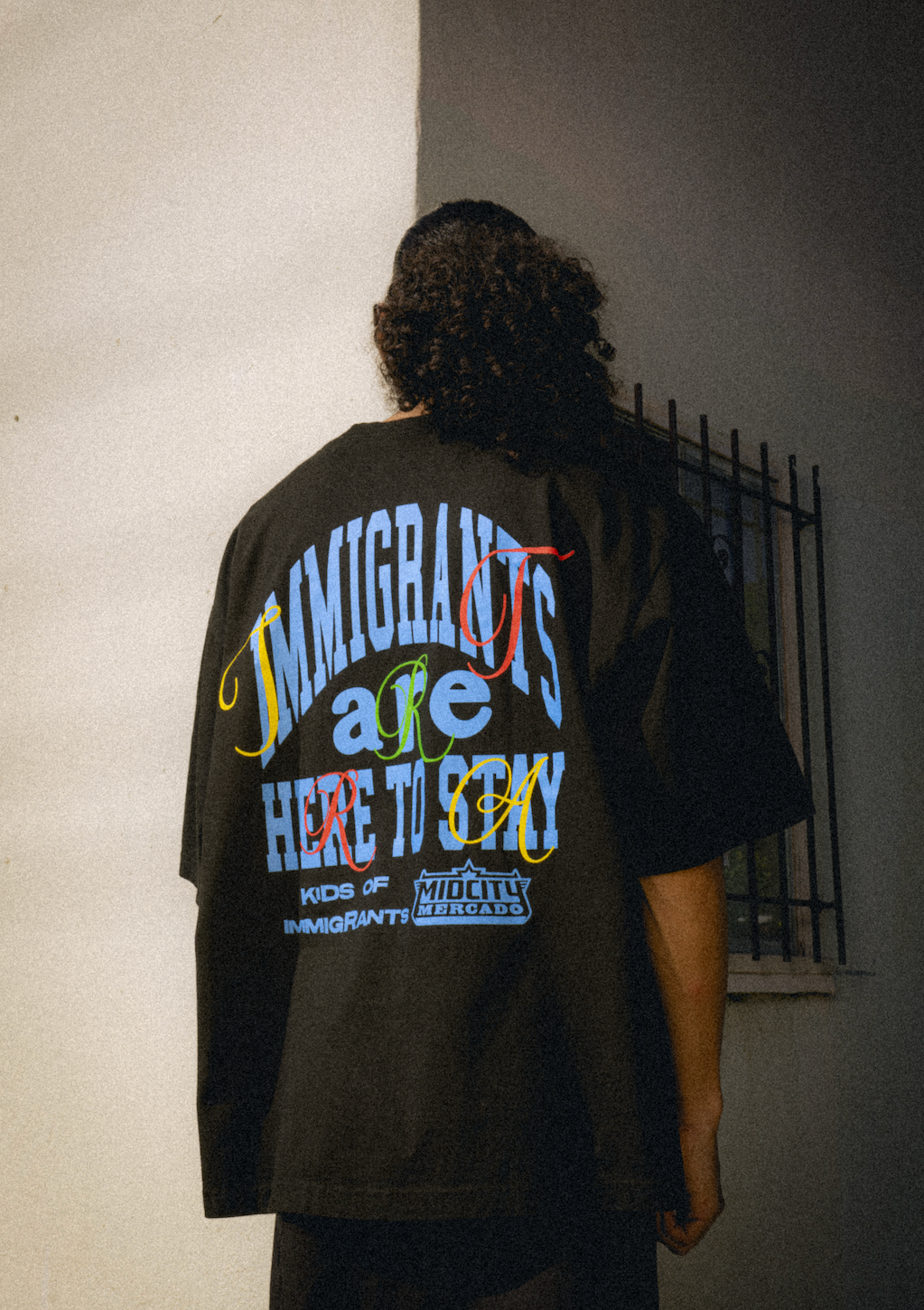 No Nos Vamos Black Tee