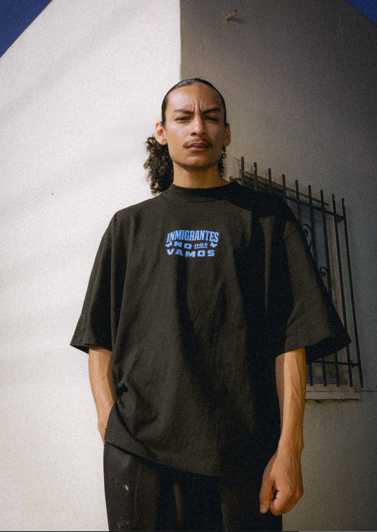 No Nos Vamos Black Tee