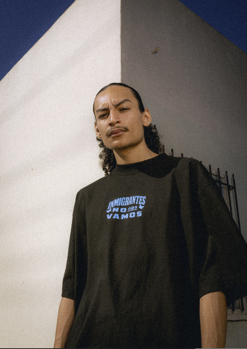 No Nos Vamos Black Tee