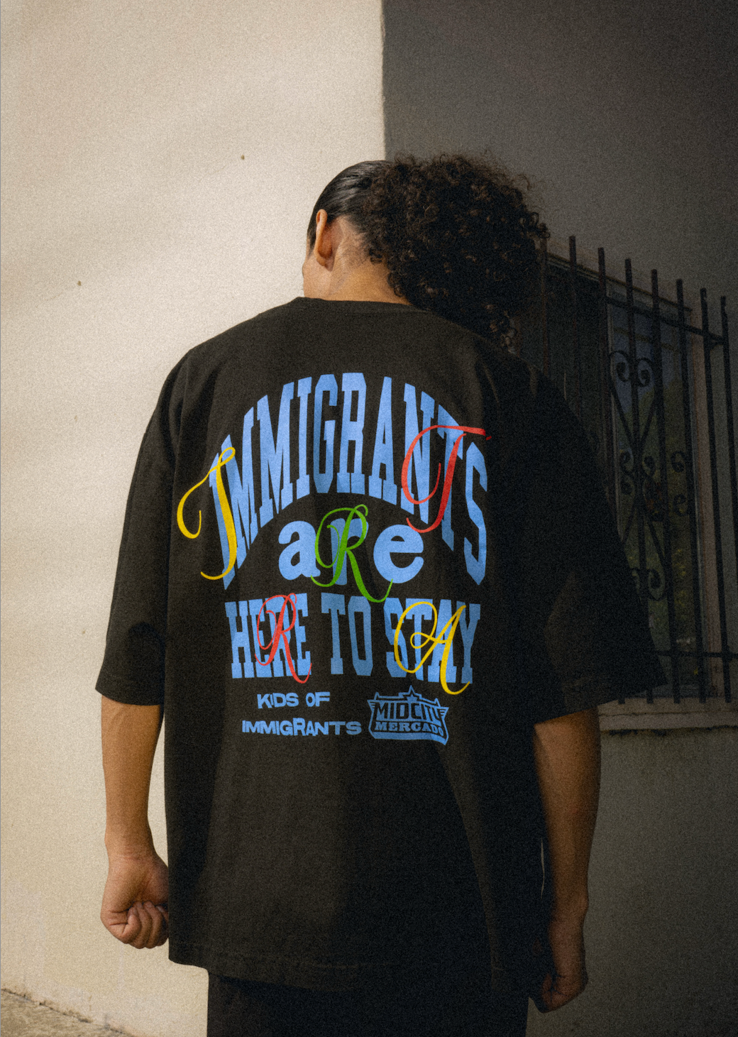 No Nos Vamos Black Tee